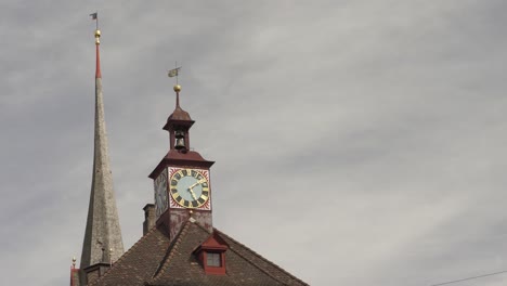 Tower-clock-on-Swiss-building,-Lucerne-in-Switzerland