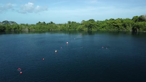 Drohnenschuss-In-Der-Cenote-Azul