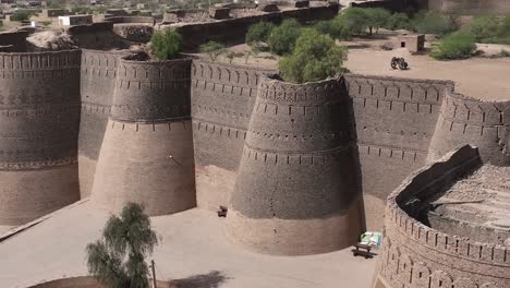 Cinematic-footage-of-Derawar-Fortress-in-the-Cholistan-Desert-shot-from-above