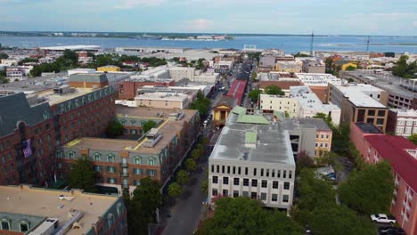 An-orbiting-drone-shot-of-the-market-in-Downtown-Charleston,-SC
