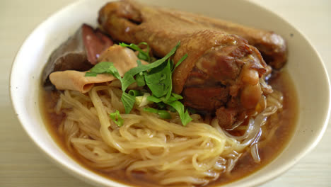 Braised-duck-noodles-with-brown-soup---Asian-food-style