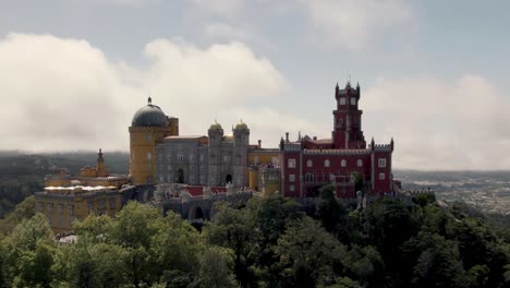 Der-Pena-palast,-Ein-Romantisches-Schloss-In-Der-Gemeinde-Sintra,-Portugal