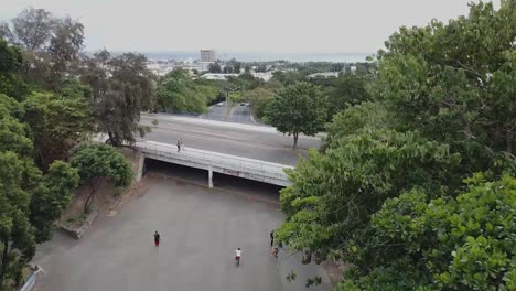 Vista-De-Drone-Sobre-El-Parque-Volador-Mirador-De-Santo-Domingo,-Parque-Emblemático-Para-La-Familia