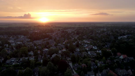 Cinematic-jib-up-of-a-quiet,-suburban-town-at-sunrise