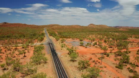 Endless-Asphalt-Road-Through-Outback,-Northern-Territory-In-Australia