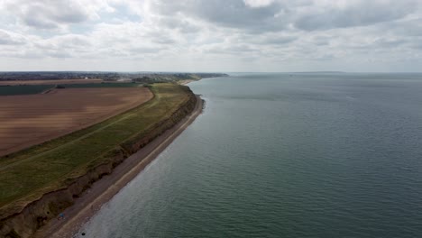 Teil-Der-Küste-Von-Kent-Zwischen-Reculver-Und-Herne-Bay-In-Kent-Per-Drohne-Mit-Küstenerosion