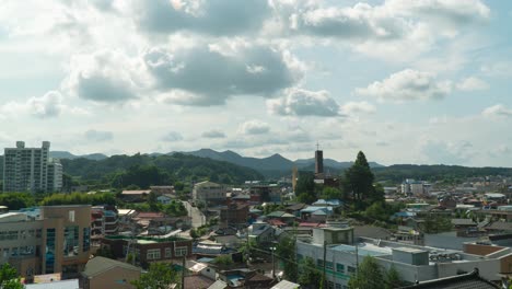 Día-Soleado-Sobre-El-Condado-De-Geumsan-En-Corea-Del-Sur-Con-Nubes-En-El-Cielo-Volando
