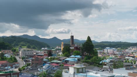 Cielo-Nublado-Sobre-El-Paisaje-Urbano-Del-Condado-De-Geumsan-En-La-Provincia-De-Chungcheong-Del-Sur,-Corea-Del-Sur