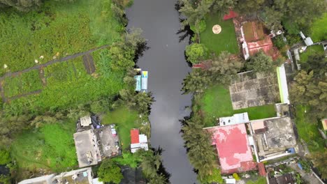 Zenith-view-above-a-canal-of-Xochimilco,-Mexico-City