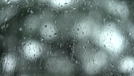 Regenwasser-Auf-Autoglasfenster-Tropft-Filmische-B-Rolle