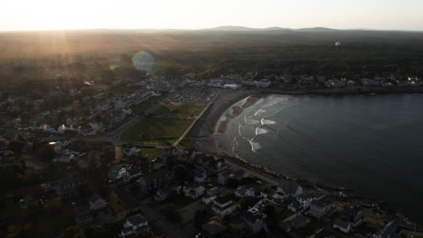 Scenic-aerial-footage-of-Short-Sands-Beach-in-York,-Maine