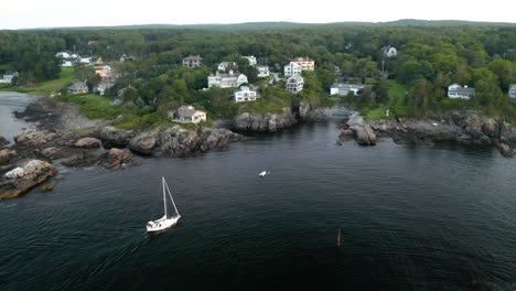 Segelboot-In-Perkins-Cove-Bei-Sonnenuntergang-In-Ogunquit,-Maine