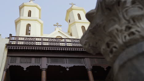 Mirando-Hacia-La-Parte-Superior-De-La-Iglesia-Colgante-El-Cairo-Egipto-Iglesia-Cristiana-Copta-Más-Antigua