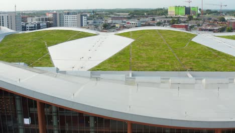 Green-roof-of-sustainable-urban-city-building-in-Nashville,-TN,-USA