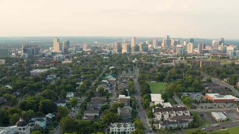 Nashville-Tennessee-skyline-in-distance