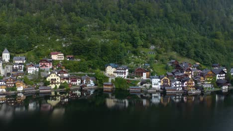 Beautiful-Vintage-Houses-Built-in-Picturesque-Austrian-Village-of-Hallstatt