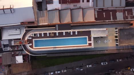 Schwimmbad-Auf-Dem-Dach-Eines-Luxusgebäudes