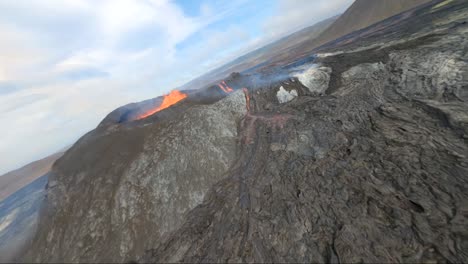 FPV-drone-perspective-of-Fagradalsfjall-volcano-in-iceland,-while-it-dives-over-the-lava-crater