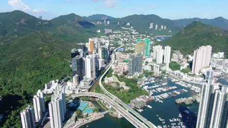 Aberdeen-Hafen-Und-Skyline-Im-Südwesten-Der-Insel-Hongkong-An-Einem-Schönen-Tag,-Luftbild