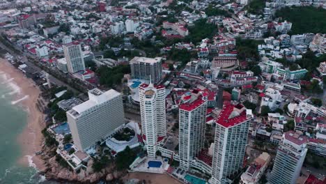 Luftaufnahme-über-Dem-Hotelresort-In-Condesa-Beach-Coast,-Mexiko-Am-Tag