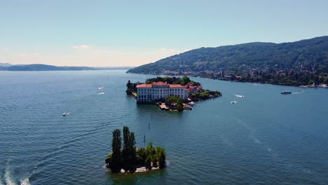 Aerial-shot-at-Lago-Maggiore-in-Italy