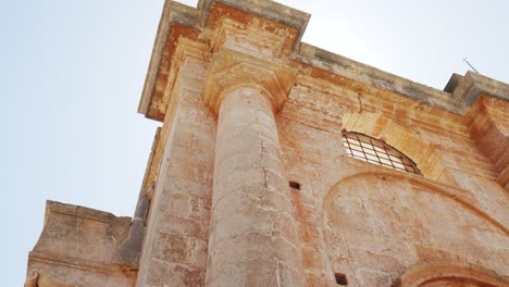 Edificio-Mediterráneo-Medieval-En-El-Antiguo-Monasterio-Ortodoxo-Griego-Agia-Triada,-Creta-Grecia