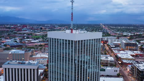 Highrise-in-Tucson,-drone-ascend