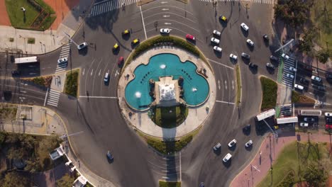Aerial-circling-directly-above-car-traffic-at-Buenos-Aires-Carta-Magna-monument-and-roundabout,-Argentina