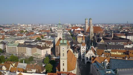 Cinematic-Establishing-Shot-of-Munich's-Iconic-Old-Town-in-Bavaria,-Germany