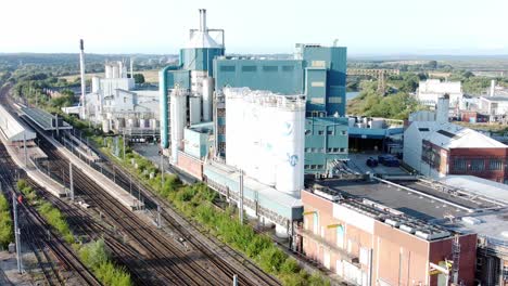 Industrielle-Chemische-Fabrik-Neben-Warrington-Bank-Kai-Zuggleise-Luftbild
