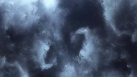 Ziehende-Dunkle-Wolken-Und-Gewitter
