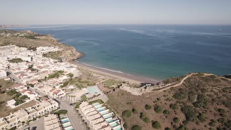 Seaside-resort-town-of-Burgau,-Algarve