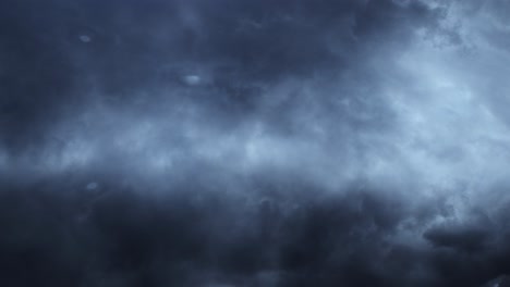 Nubes-Gruesas-De-4k-Moviéndose-En-El-Cielo,-Tormenta