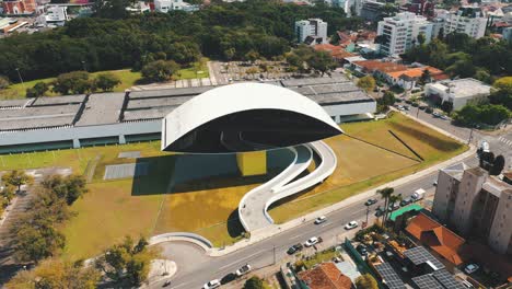 Aerial-view-of-modern-art-museum-Oscar-Niemeyer,-know-as-MON,-located-in-Curitiba,-Paraná,-Brazil