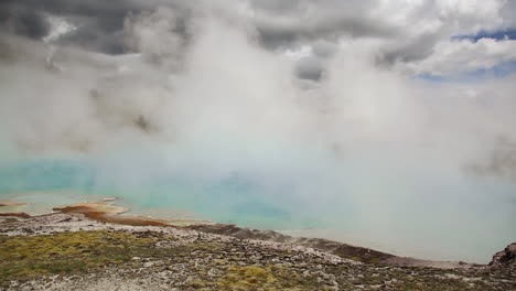 Türkisfarbener-Pool-Im-Oberen-Geysirbecken-Des-Yellowstone-Nationalparks