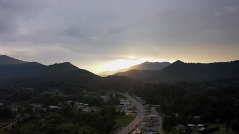 Sunset-at-Waynesville,-North-Carolina-mountains