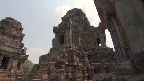 Ruinas-Del-Templo-Ta-Keo-Y-Las-Torres-Del-Santuario-En-Angkor-Thom,-Camboya,-Punto-De-Vista-Cinematográfico-Pov