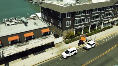 Drone-shot-closing-in-on-a-nice-three-story-hotel-in-Stone-Harbor,-New-Jersey
