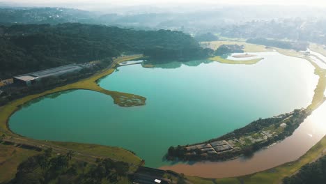 Parque-Barigui-lake-aerial-fo,-Curitiba,-Paraná,-Brazil