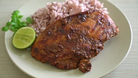 Würzig-Gegrilltes-Jamaikanisches-Jerk-Chicken-Mit-Reis---Jamaikanische-Küche