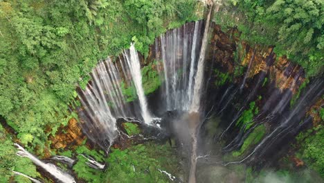 Luftaufnahme-Der-Wasserfälle-Von-Tumpak-Sewu-In-Ost-Java,-Indonesien