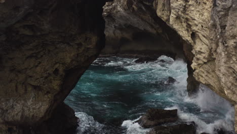 Waves-Crash-Against-Rocks-At-Cueva-del-Indio-On-The-Island-Of-Puerto-Rico---drone-descending