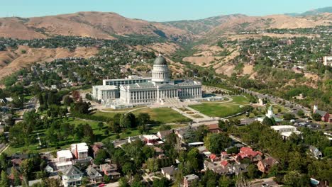 CLOSE-UP-OF-THE-UTAH-STATE-CAPITOL-ON-THE-HILL