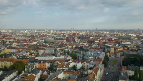 Downtown-Munich-Skyline-in-Summer