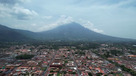 Drone-footage-of-volcano-Volcan-De-Agua-near-Antigua,-Guatemala
