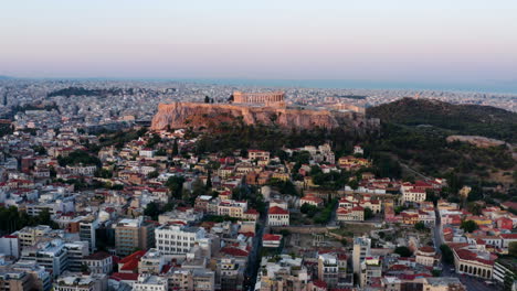 Amanecer-Sobre-El-Partenón,-Acrópolis-De-Atenas,-Grecia---Toma-Aérea-De-Drones