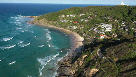 4k-Drone-shot-of-the-beautiful-beach-and-surf-town-of-Byron-Bay,-Australia