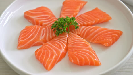Sashimi-Crudo-De-Salmón-Fresco---Estilo-De-Comida-Japonesa