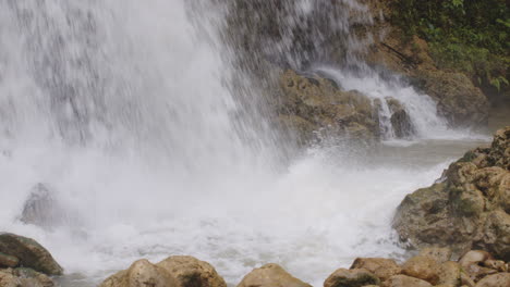 Splashing-Foamy-Stream-On-Crag-Mountains-At-Primera-Cascada-De-La-Planta-In-Arecibo,-Puerto-Rico