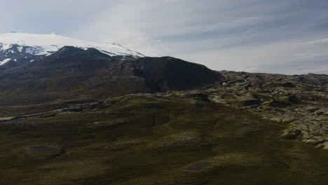 Dramática-Panorámica-Aérea-Sobre-El-Parque-Nacional-Snaefelsnes-Y-Sus-Espectaculares-Paisajes-En-Islandia